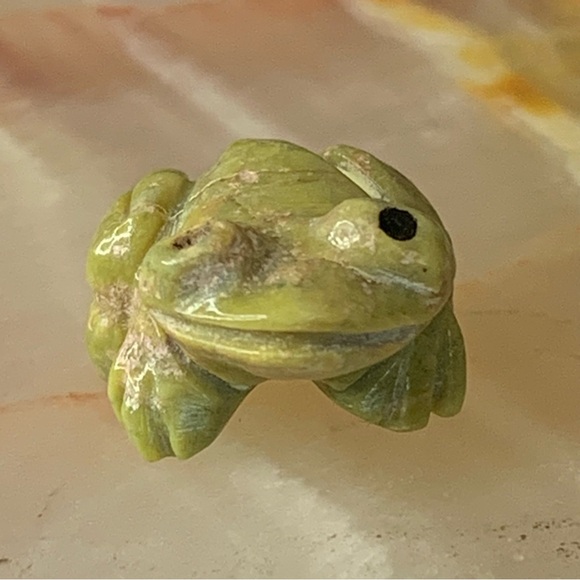 Handmade Other - Vintage Hand Carved Frog Figurine Mini Southwest Stone Animal Fetish Serpentine